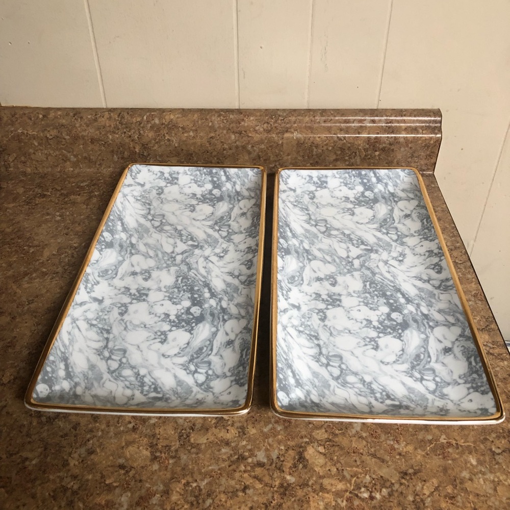 Holiday Home 2 Tiered Hors D’oeuvres Plates